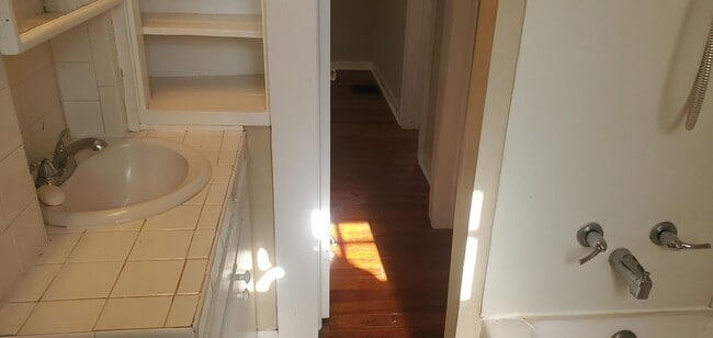 Building Photo - 2 bd, 1 ba house in central west Columbia, wood floors, new paint, low traffic road