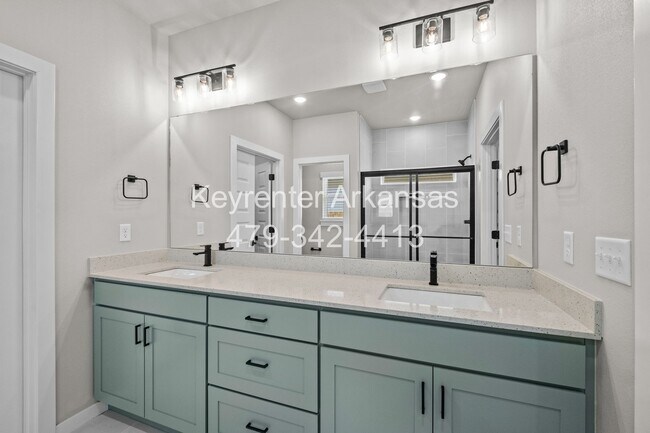 Building Photo - Live New in Bentonville | 3BR Beauty with Backyard