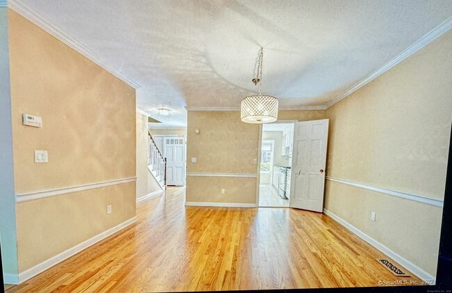 Building Photo - 136 Tunxis Village