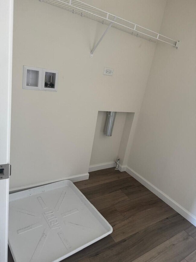 Building Photo - 5928 Hawkweed Dr