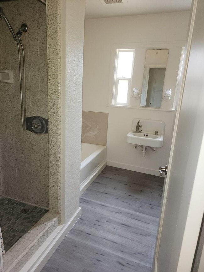 Building Photo - Country Home Between Empire and Waterford-  3 Bedroom 1 Bathroom With Central Heat And Air