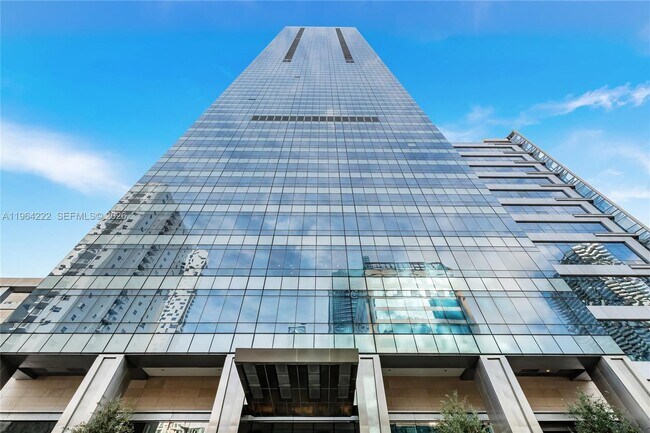 Building Photo - 1425 Brickell Ave