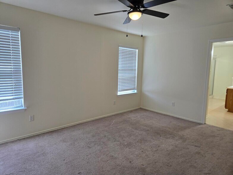 Building Photo - 15137 Meredith Ln