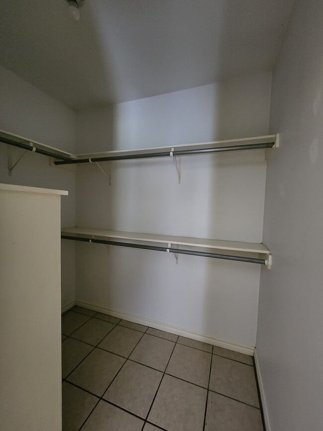 Building Photo - 3 bedroom 2 bath brick home