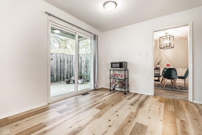 Building Photo - 6503 Park Central Way