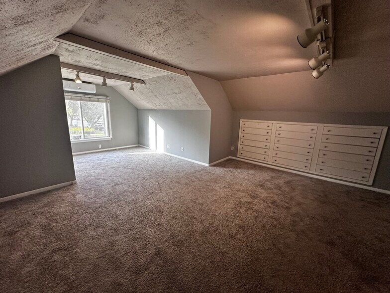 Building Photo - 3858 Wooddale Ave S