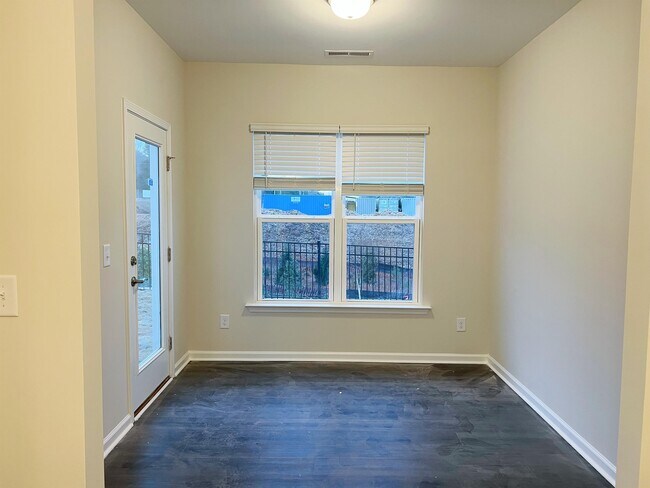 Building Photo - 1106 Crater Lake Way