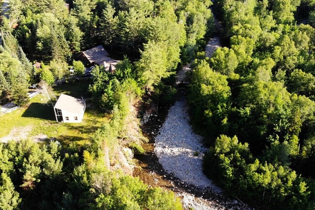 Building Photo - 140 Paquette Cir