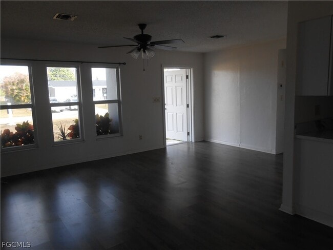 Building Photo - 1516 Lindale Cir