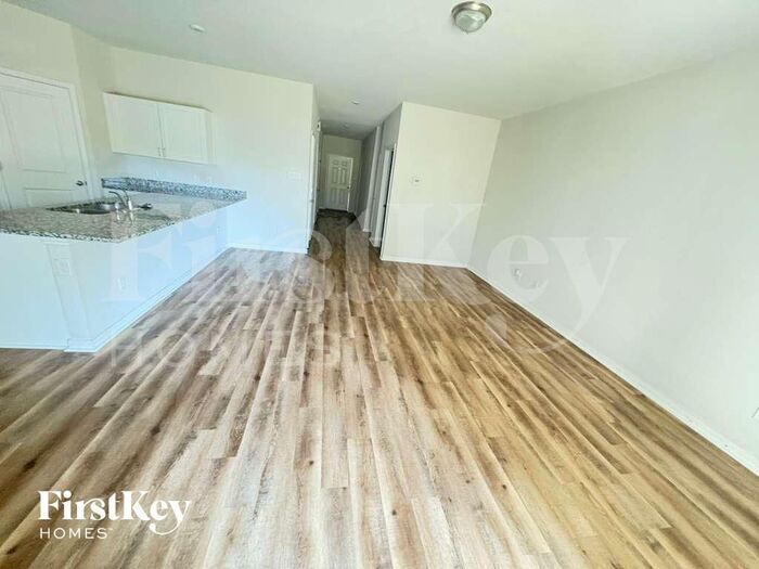 Building Photo - 17644 Cedar Crst Dr