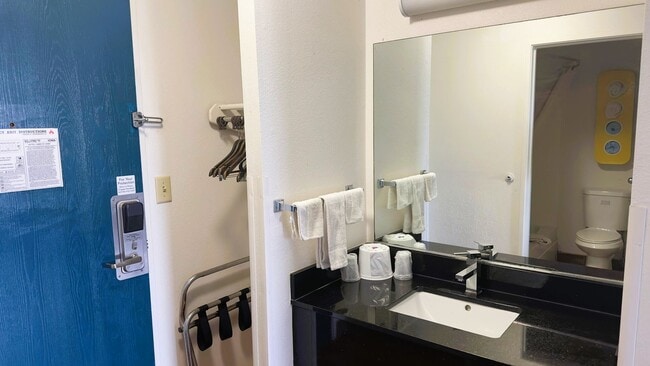 Building Photo - Motel 6- East Side