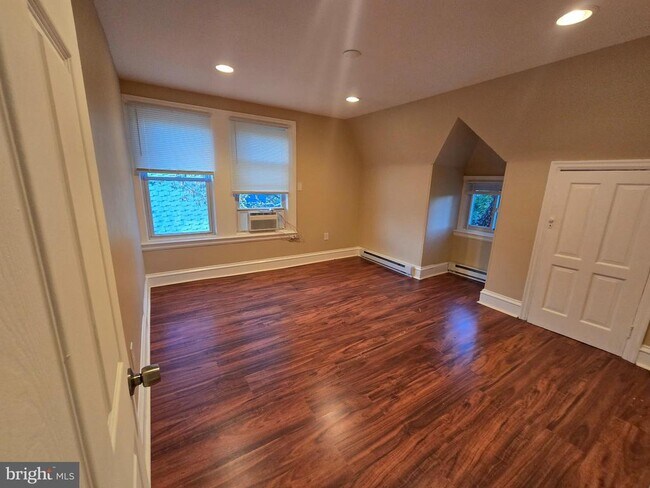 Building Photo - 133 E Mt Airy Ave