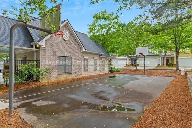 Building Photo - 3300 Suttles Dr SW