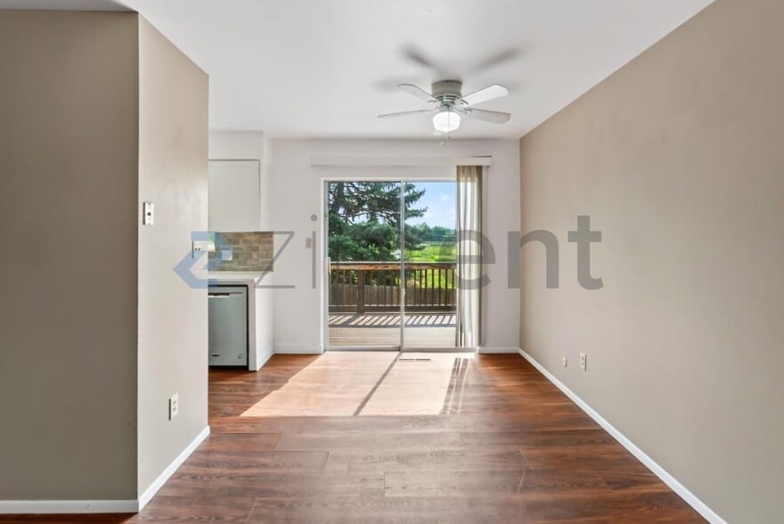 Building Photo - Unit