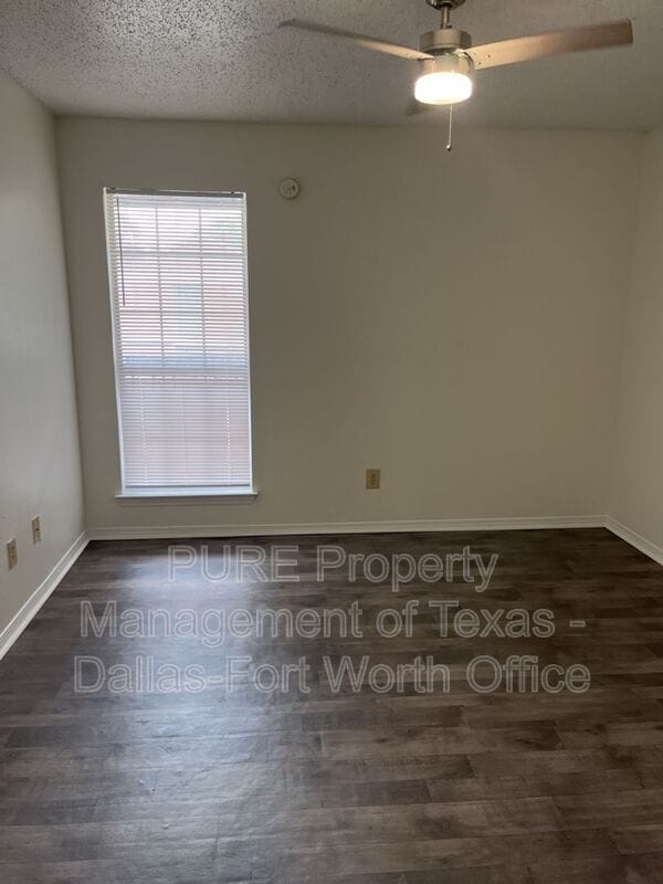 Building Photo - 18333 Roehampton Dr