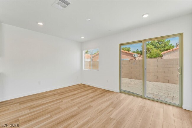 Building Photo - 2204 Abraham Ave