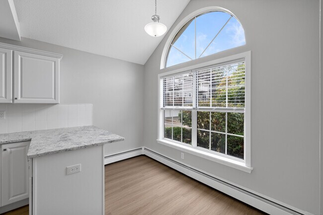 Building Photo - 96 Jones Hill Rd