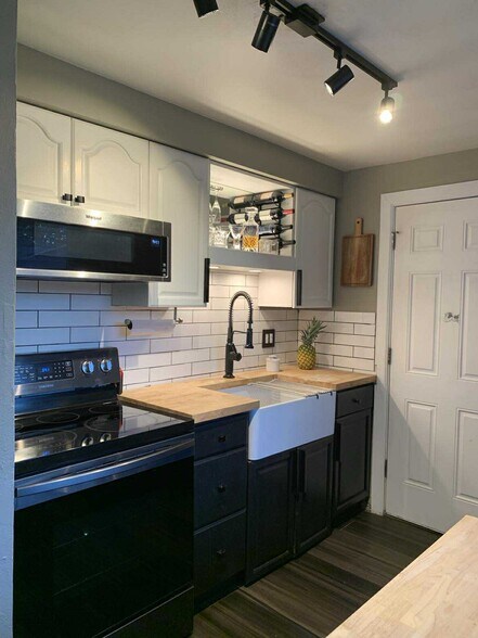 Building Photo - 10133 Patterson St S