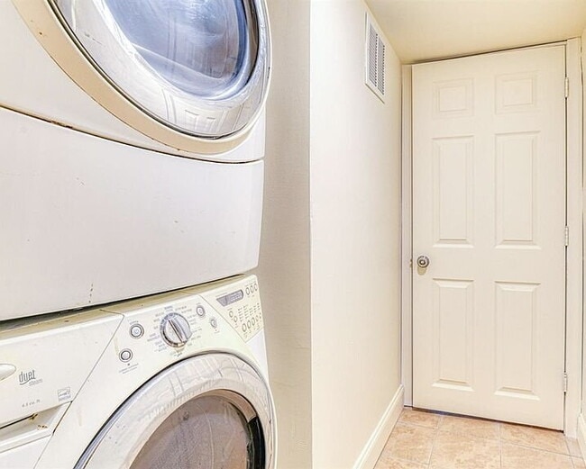 Building Photo - 3-Bed, 3-Bath in New Brunswick – Your Perfect Retreat!"