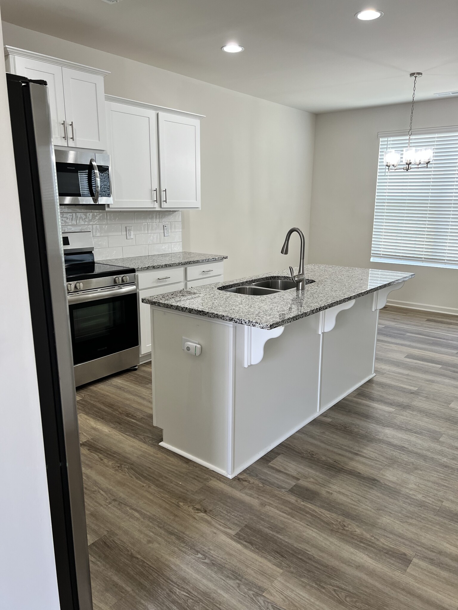 Building Photo - 18 Matrix Ct