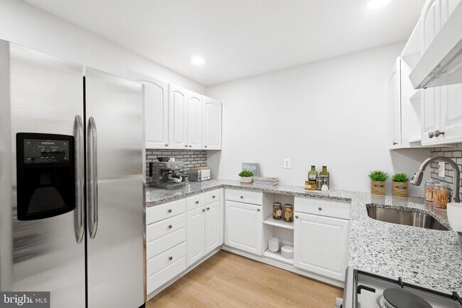 Building Photo - 9812 Kingsbridge Dr