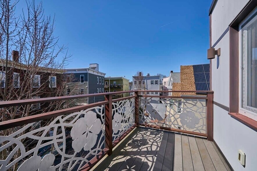 Building Photo - 19 Clary St