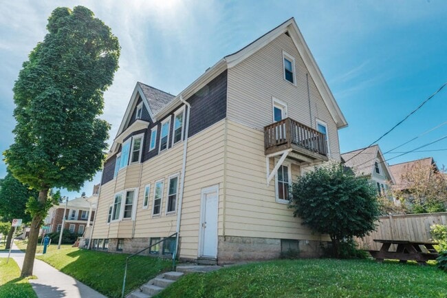 Building Photo - Farwell House