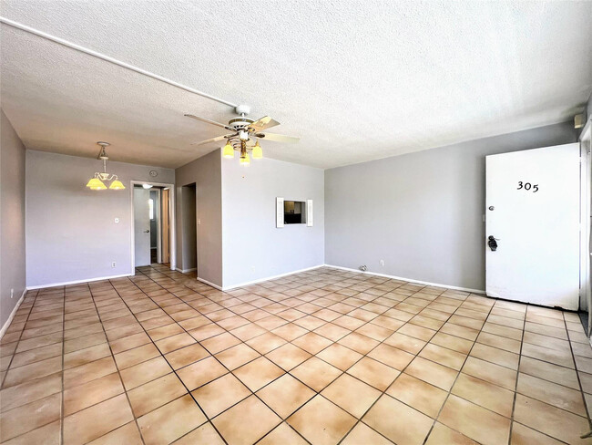 Building Photo - 625 Antioch Ave