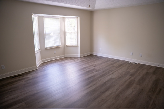 Building Photo - 1142 Paradise Dr