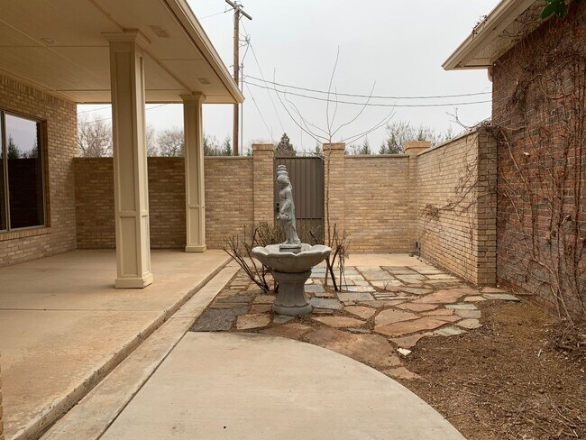 Building Photo - Luxury Garden Home In Tanglewood Terrace!!