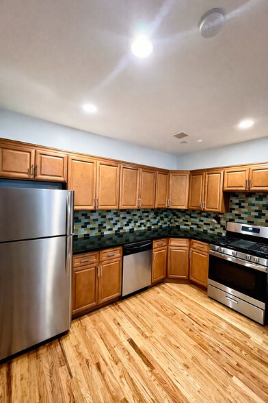 Building Photo - 2408 Beverley Rd