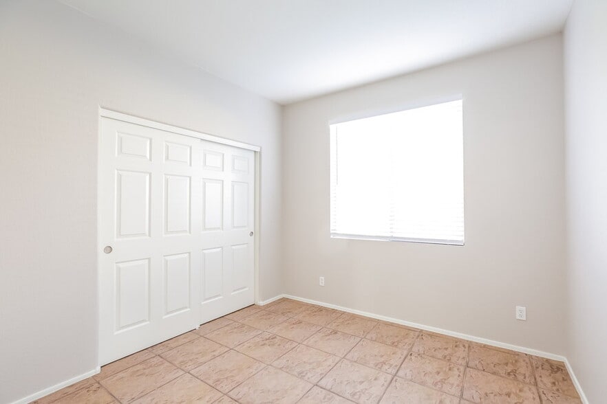 Building Photo - 6651 W Townley Ave