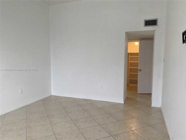 Building Photo - 18031 Biscayne Blvd