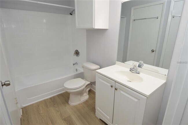 Building Photo - 8758 Mallard Reserve Dr