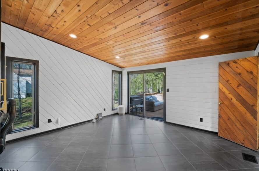 Building Photo - 37 Lurline Dr