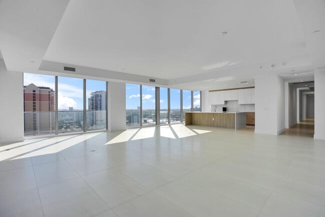 Building Photo - 153 N Seabreeze Blvd