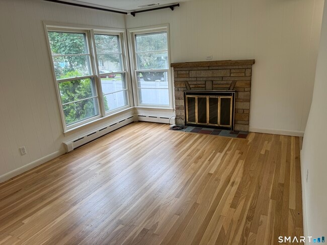 Building Photo - 17 Oenoke Pl