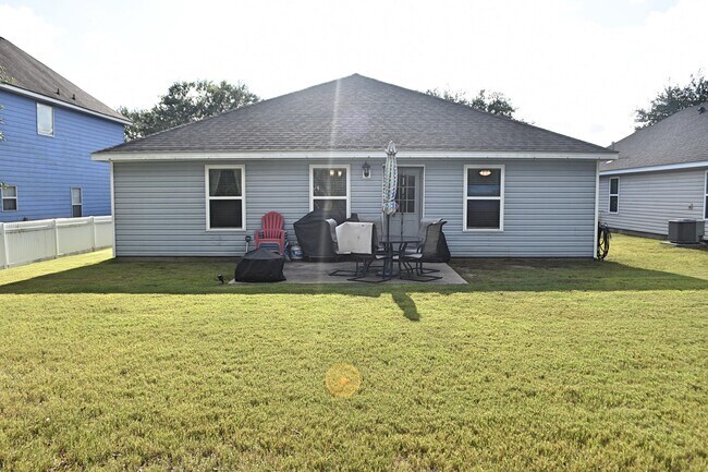 Building Photo - 461 Fanny Ann Way
