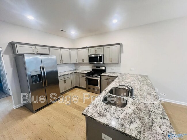 Building Photo - 16423 Demi Dr