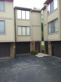Building Photo - Moon Township