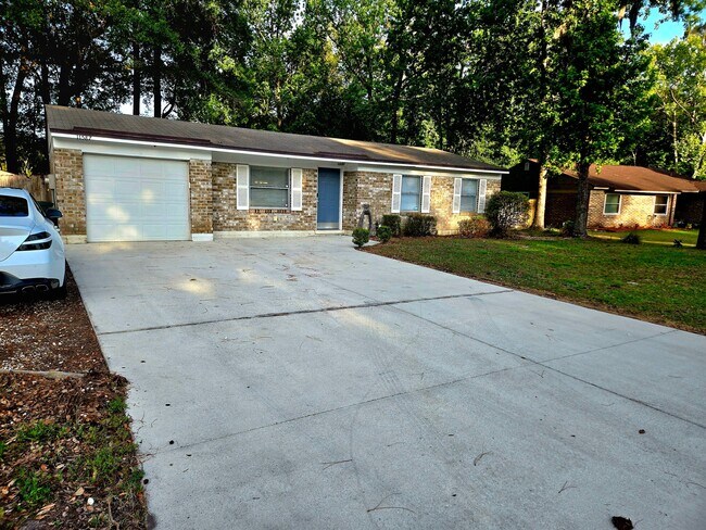Building Photo - 11587 Gwynford Ln
