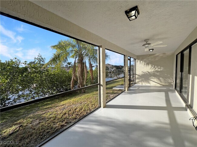 Building Photo - 4530 SW 10th Ave