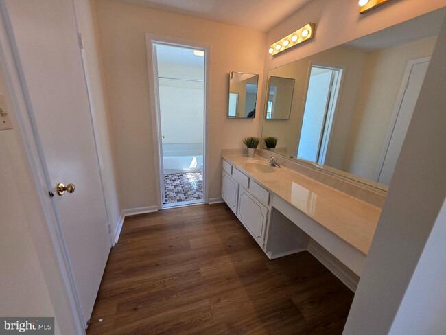 Building Photo - 6013 Harvester Ct