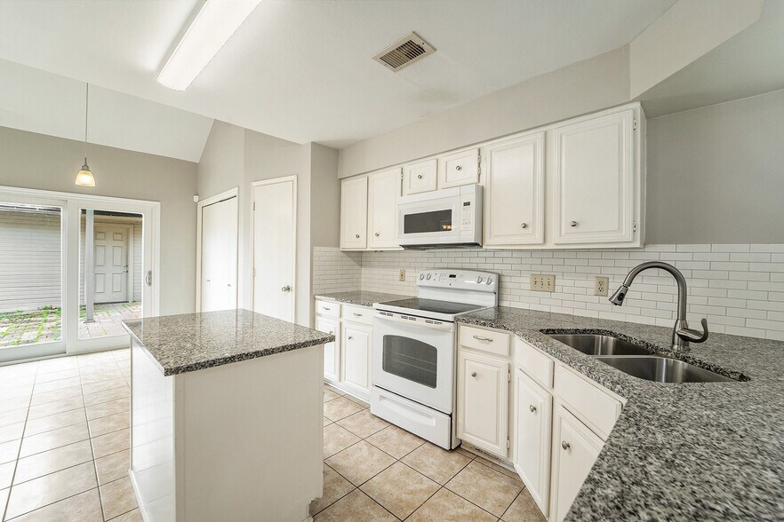 Building Photo - 14232 Reissen Ln
