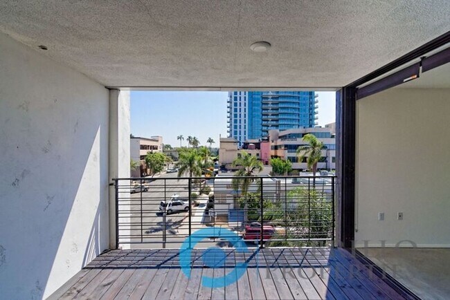 Building Photo - 2870 Fourth Ave