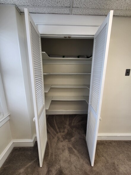 Building Photo - 2114 Darby Rd