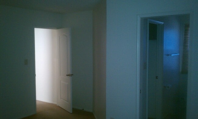 Building Photo - 2310 Primrose Dr