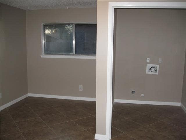 Building Photo - 10207 Rutland Village W
