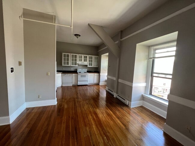 Building Photo - 5 Broadway