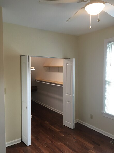 Building Photo - 3206 Woodbine Ave